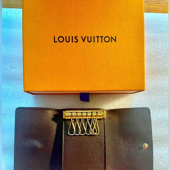 LV Damier Ebene Key Holder - Picture 2 of 6